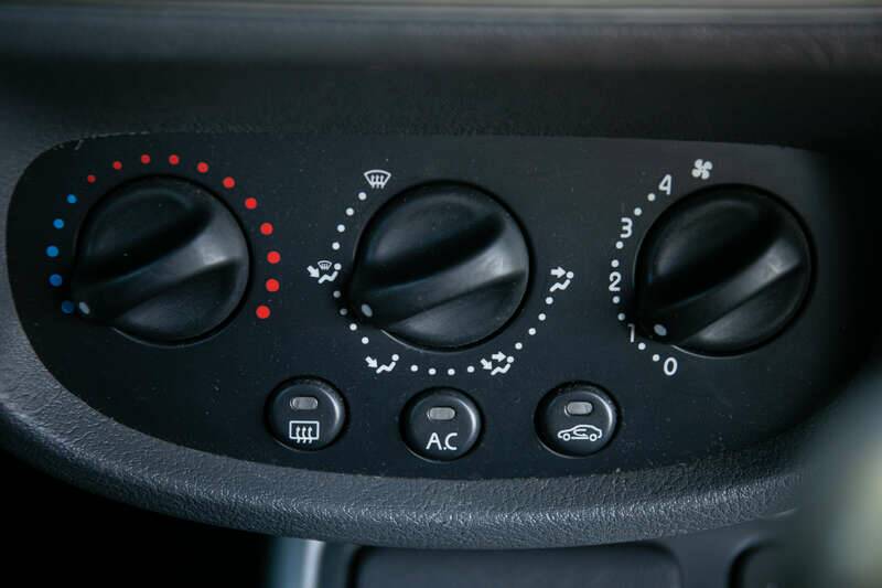 Image 32/40 of Renault Clio II V6 (2002)