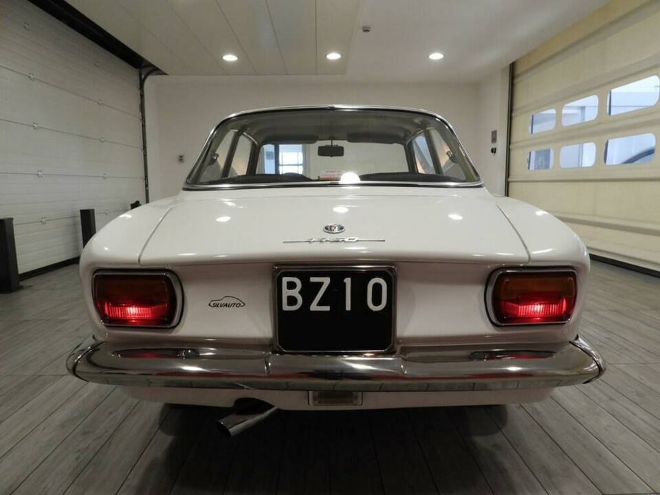 Image 14/15 of Alfa Romeo 1750 GT Veloce (1968)