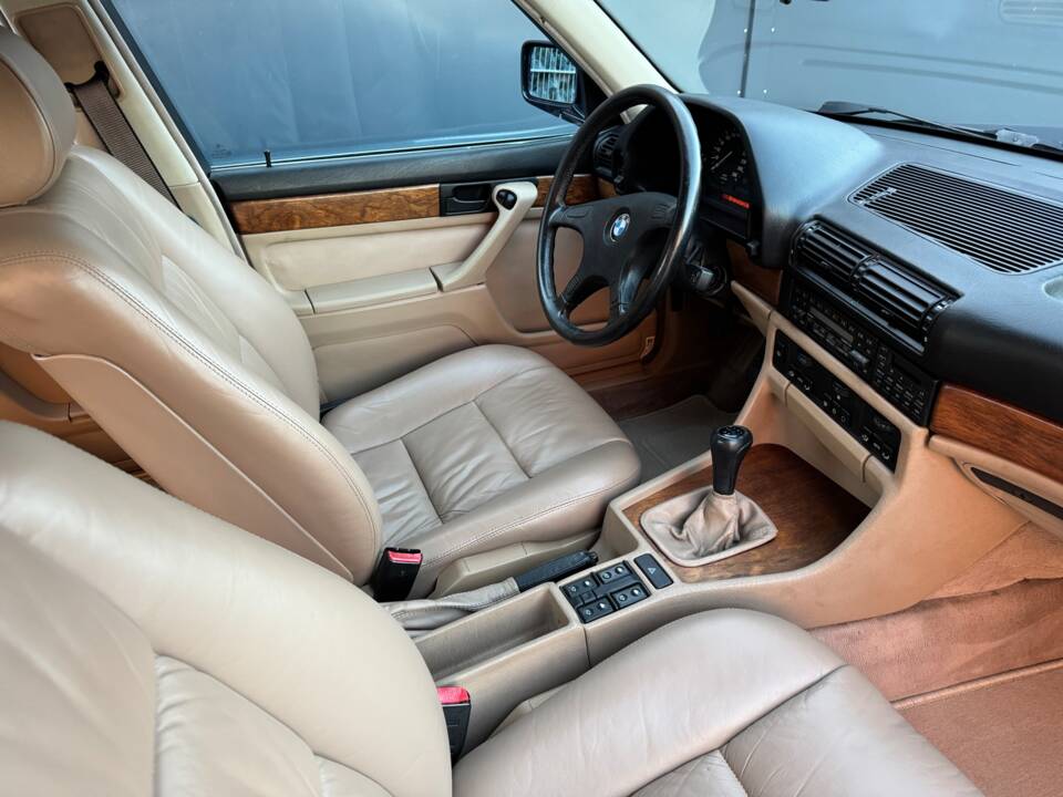 Immagine 55/99 di BMW 735i (1988)