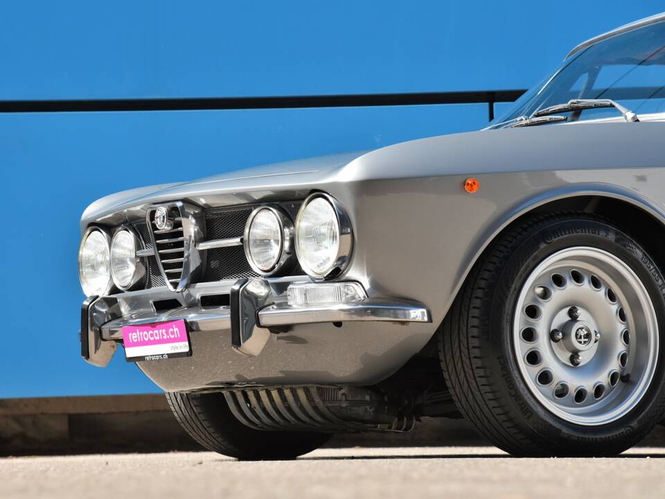 Image 21/24 of Alfa Romeo 1750 GT Veloce (1971)