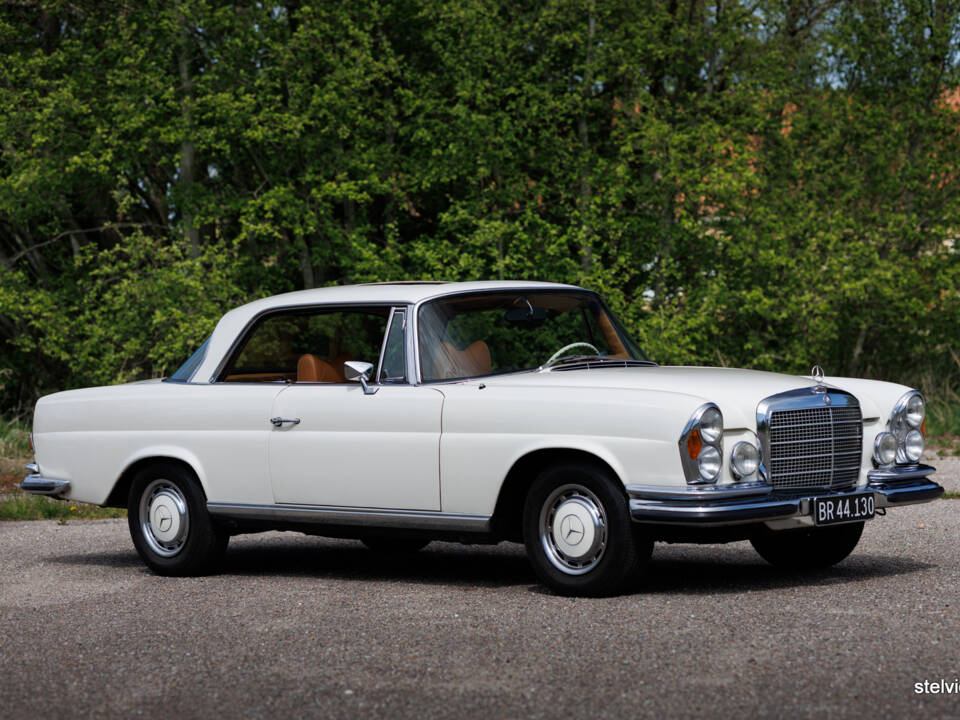 Image 6/38 of Mercedes-Benz 280 SE 3,5 (1970)