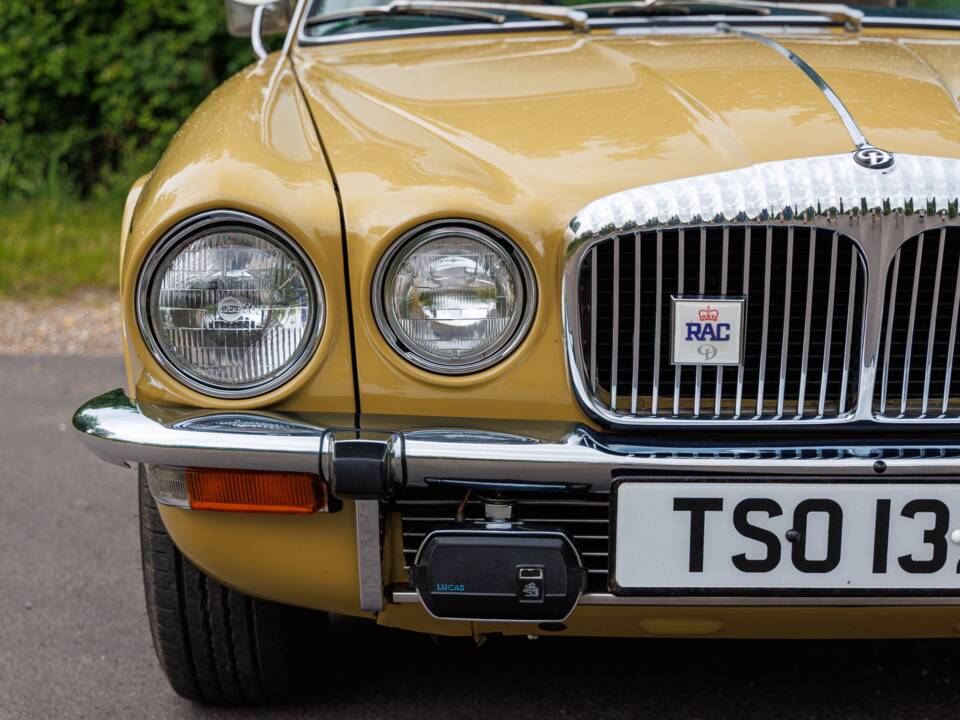 Bild 9/40 von Daimler Sovereign 4.2 (1976)