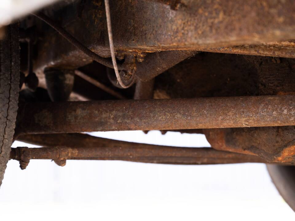 Image 132/134 of Ford V8 (1937)