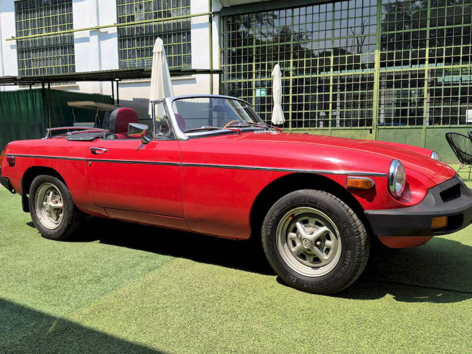 Image 8/40 of MG MGB (1979)