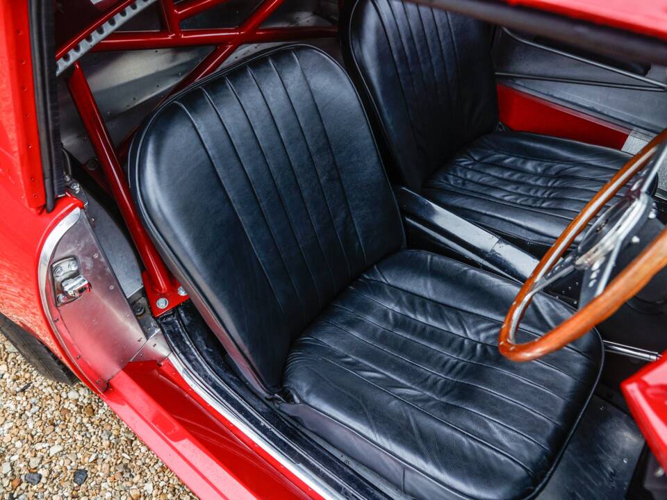 Image 39/49 of MG MGA 1850 (1960)