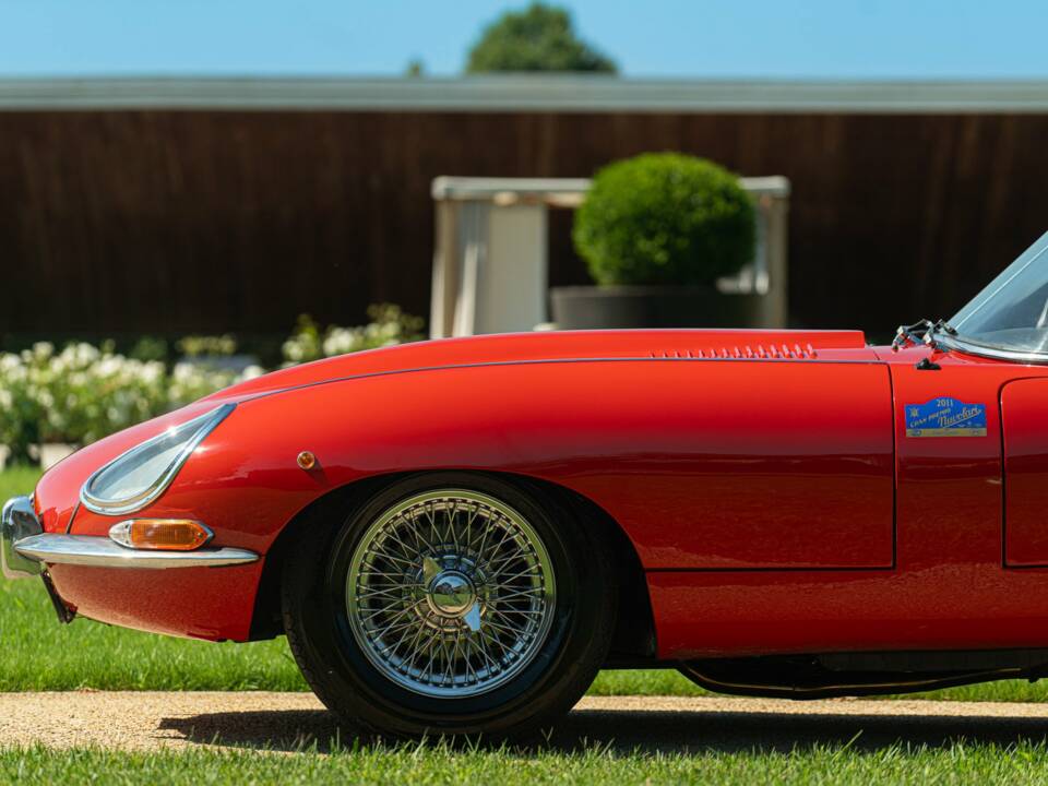 Image 34/50 de Jaguar E-Type 4.2 (1966)