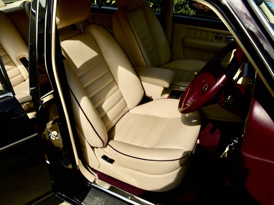 Image 39/50 of Bentley Turbo RT (1997)