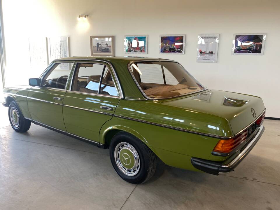 Immagine 37/91 di Mercedes-Benz 240 D (1981)