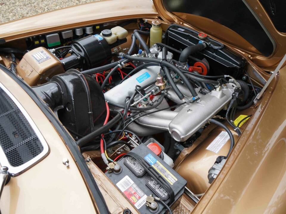 Image 18/50 of Volvo 1800 E (1971)