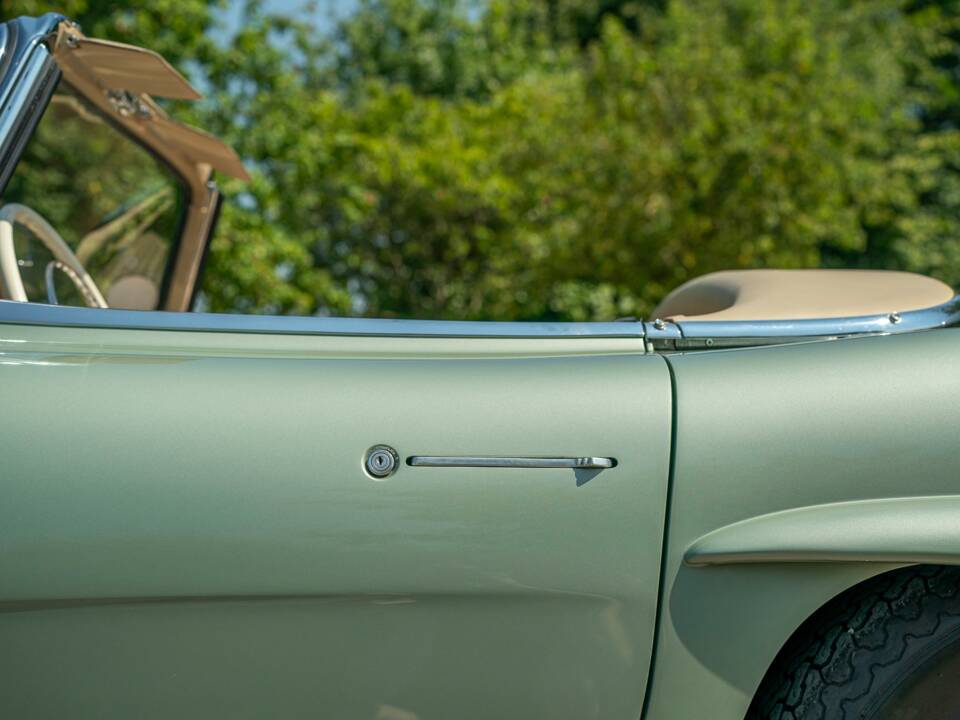 Image 26/50 of Mercedes-Benz 300 SL Roadster (1960)