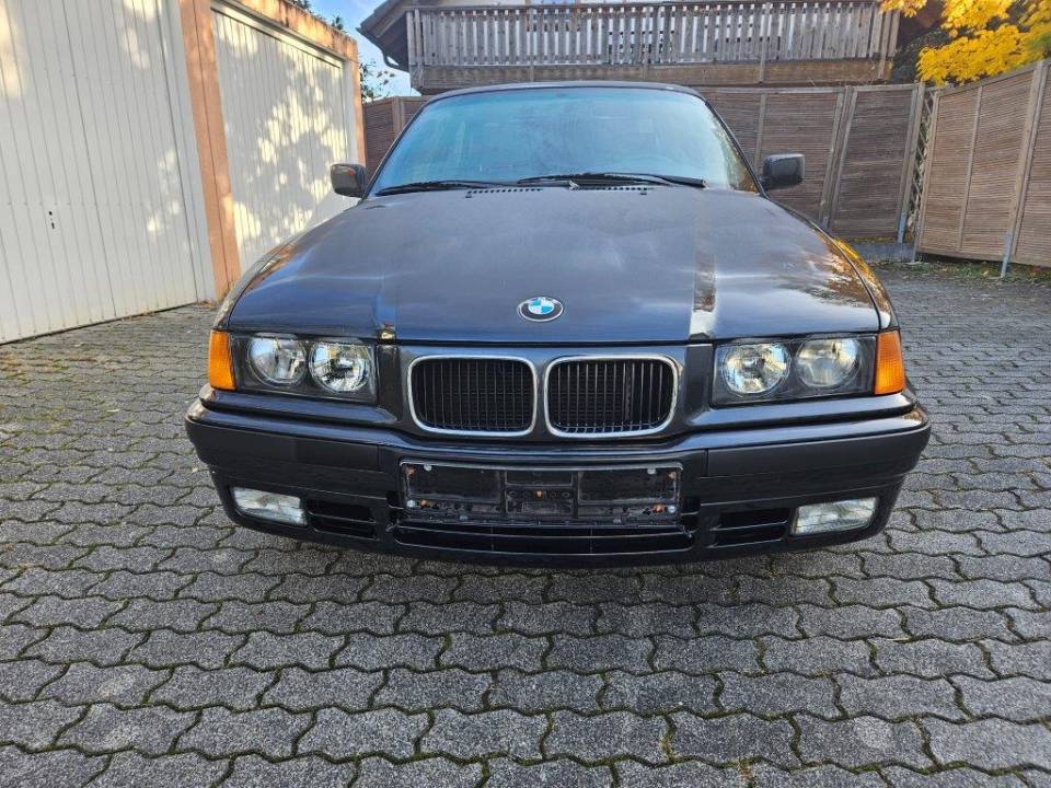 Image 5/17 of BMW 325i (1992)