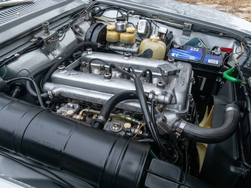 Image 30/50 de Alfa Romeo Giulia GT 1300 Junior (1972)