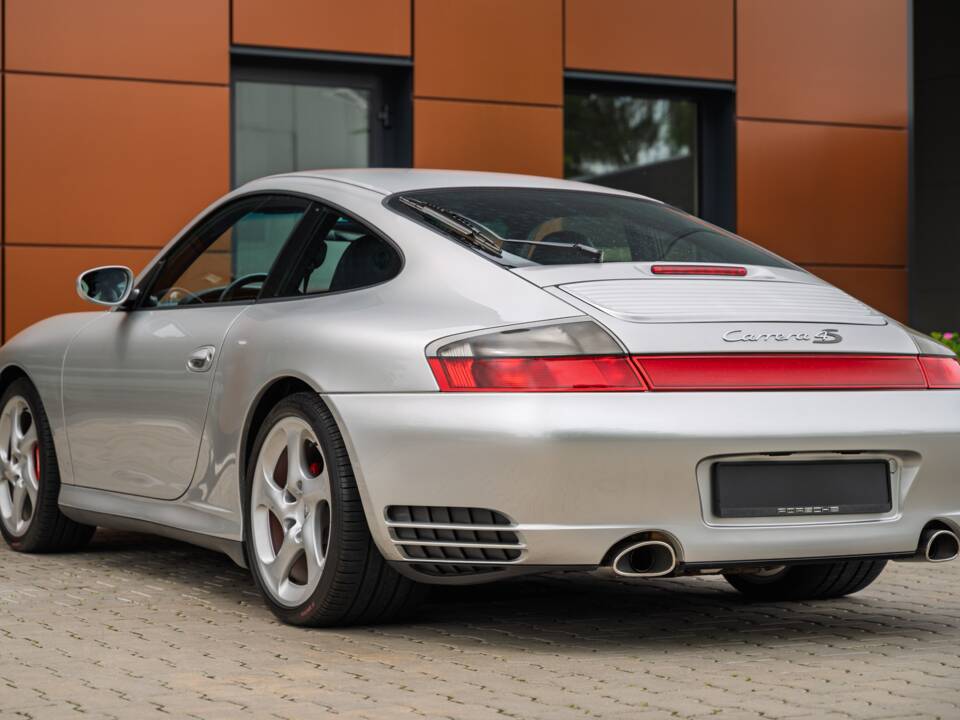 Afbeelding 25/73 van Porsche 911 Carrera 4S (2002)