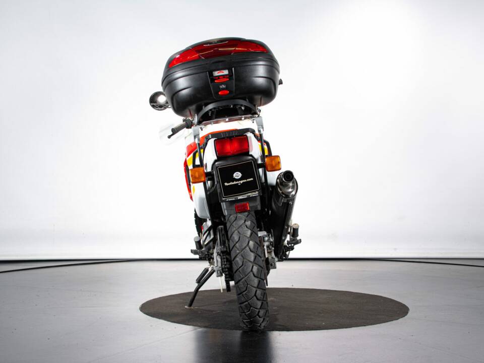 Image 3/35 de Yamaha XTZ 750 Super Ténéré (1989)