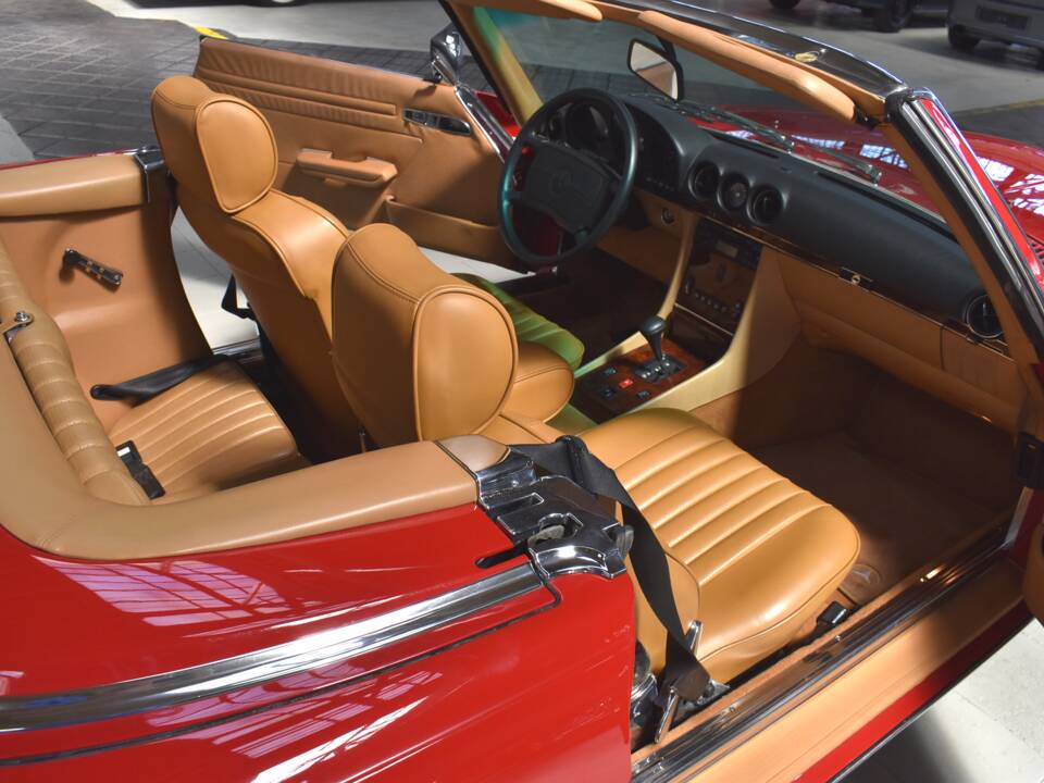 Image 30/94 of Mercedes-Benz 560 SL (1988)