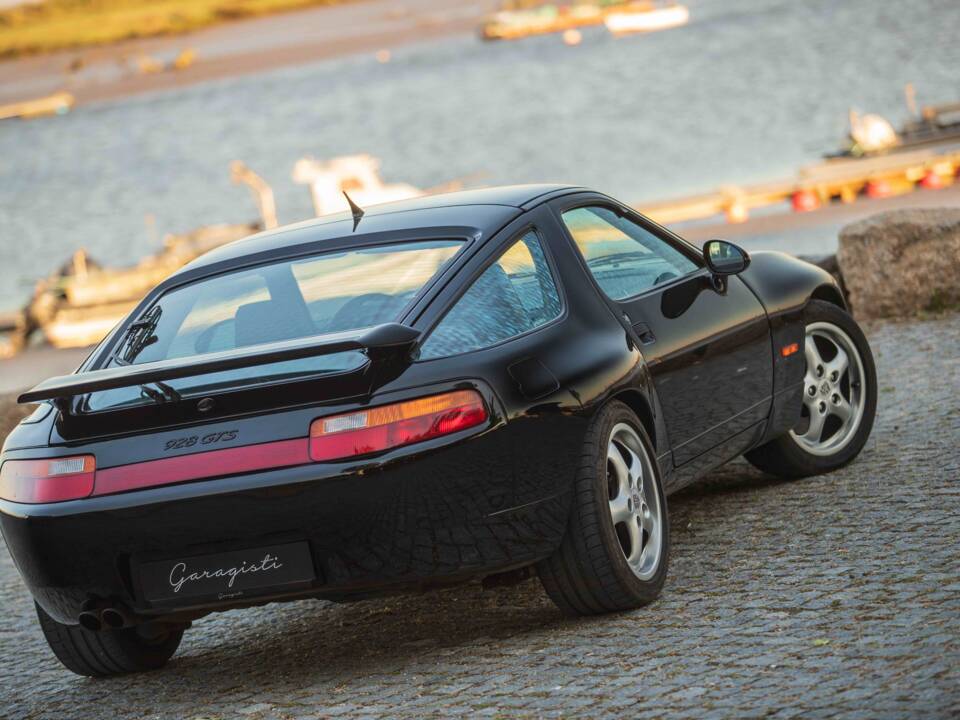 Image 19/63 of Porsche 928 GTS (1994)