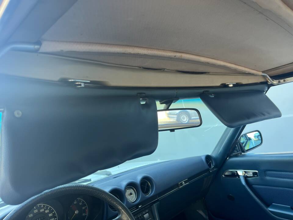 Image 17/26 of Mercedes-Benz 350 SL (1974)