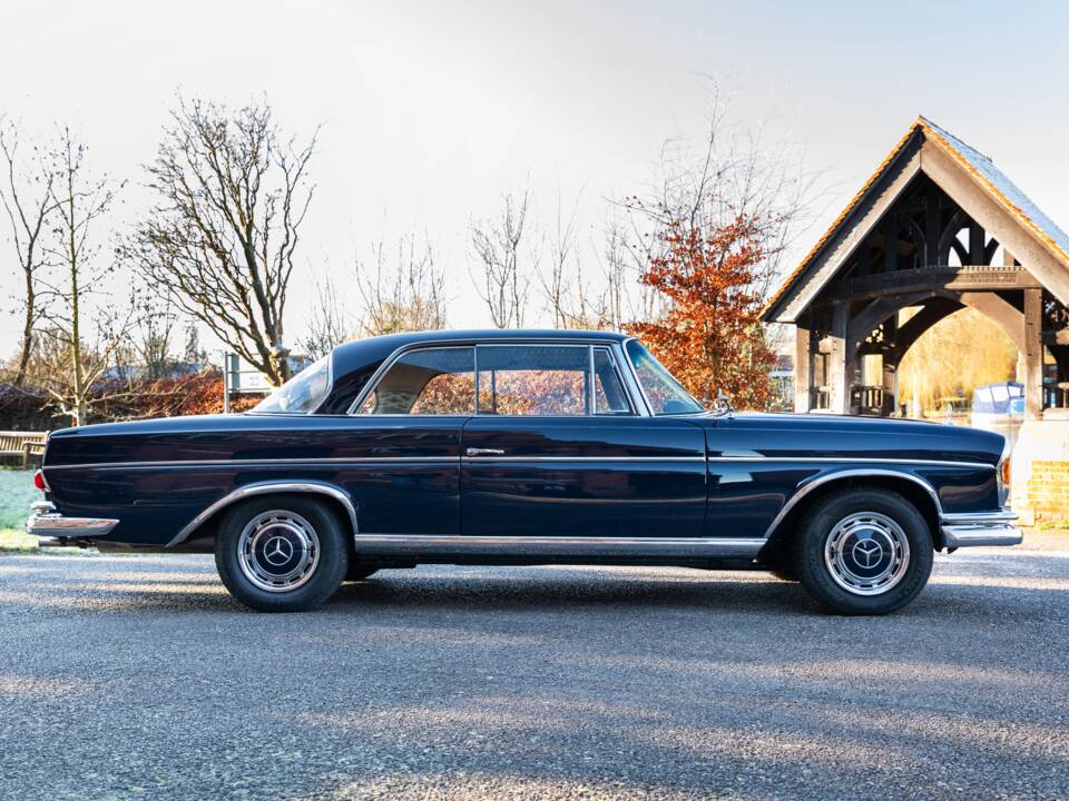 Afbeelding 2/45 van Mercedes-Benz 300 SE (1965)