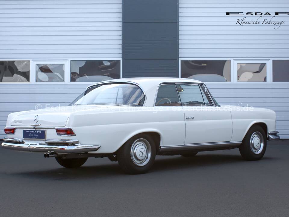Image 2/32 of Mercedes-Benz 250 SE (1967)