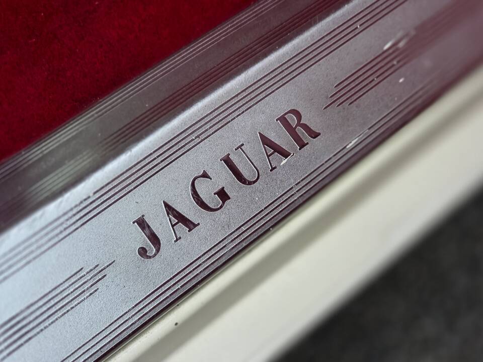 Image 28/50 of Jaguar XJ 6 4.2 (1972)