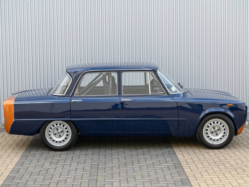 Image 17/56 of Alfa Romeo Giulia Nuova Super 1300 (1974)