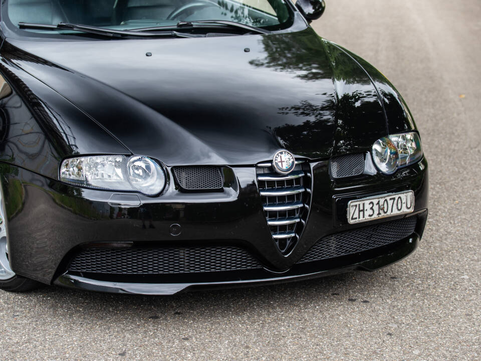 Image 19/36 of Alfa Romeo 147 3.2 GTA (2003)