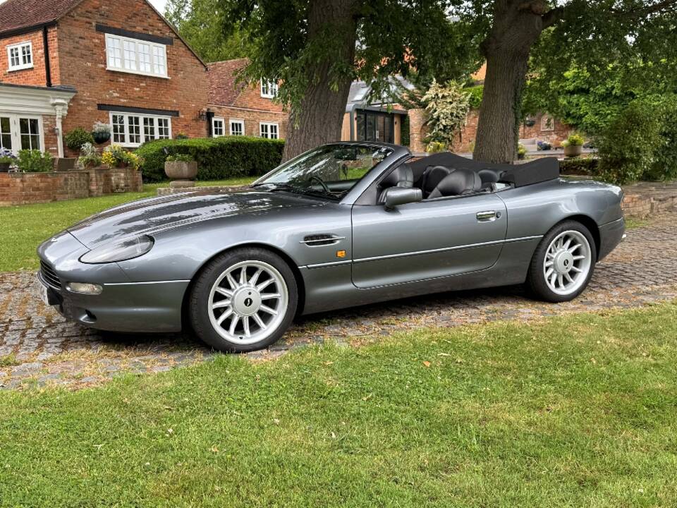 Image 6/28 of Aston Martin DB 7 Volante (1997)