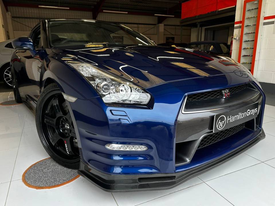 Image 2/45 of Nissan GT-R (2011)