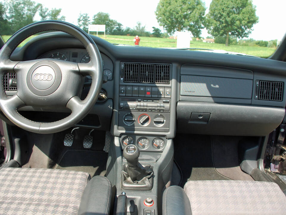 Image 3/43 of Audi Cabriolet 2.6 (2000)