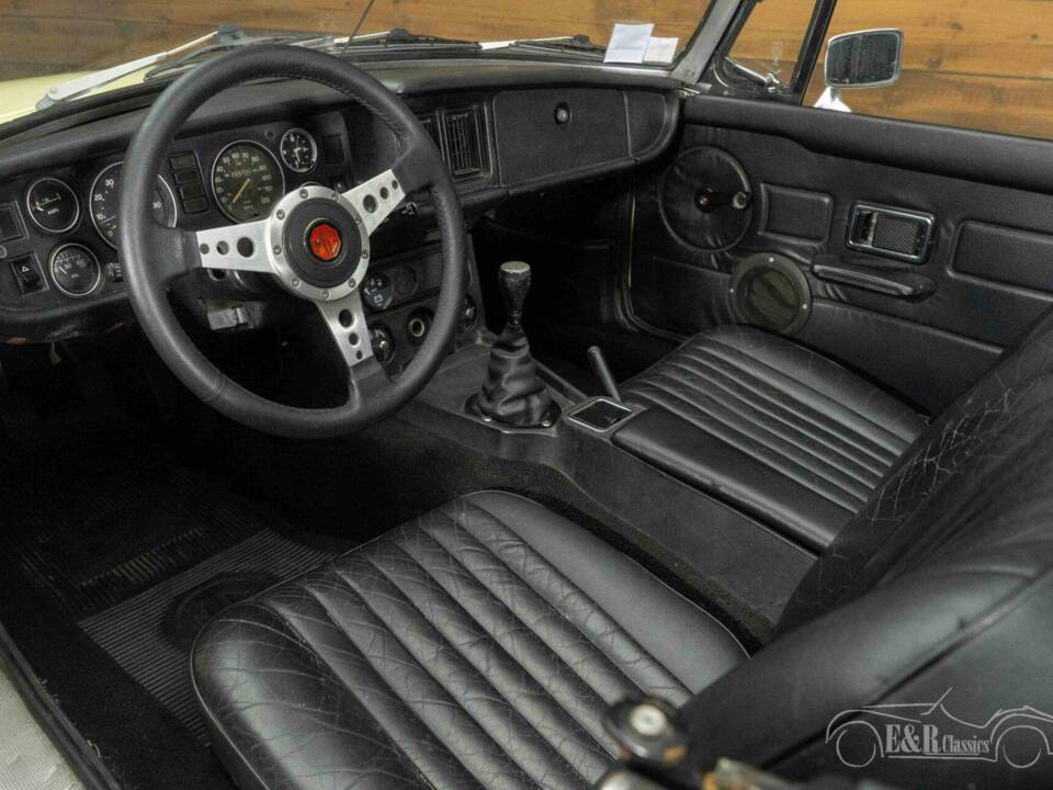 Immagine 11/19 di MG MGB (1977)