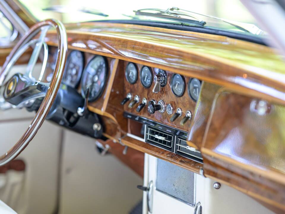 Immagine 10/64 di Jaguar Mk II 3.8 (1961)