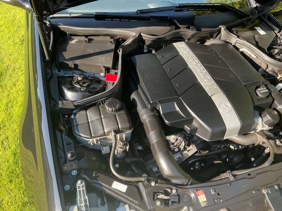 Immagine 36/41 di Mercedes-Benz CLK 320 (2003)
