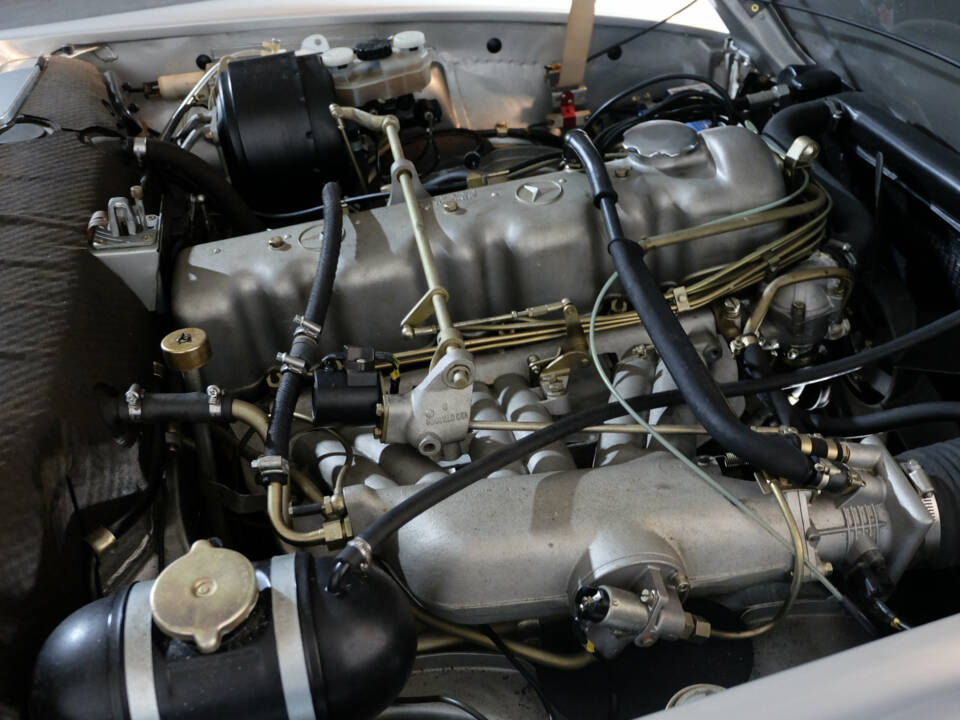 Image 33/36 of Mercedes-Benz 280 SL (1969)