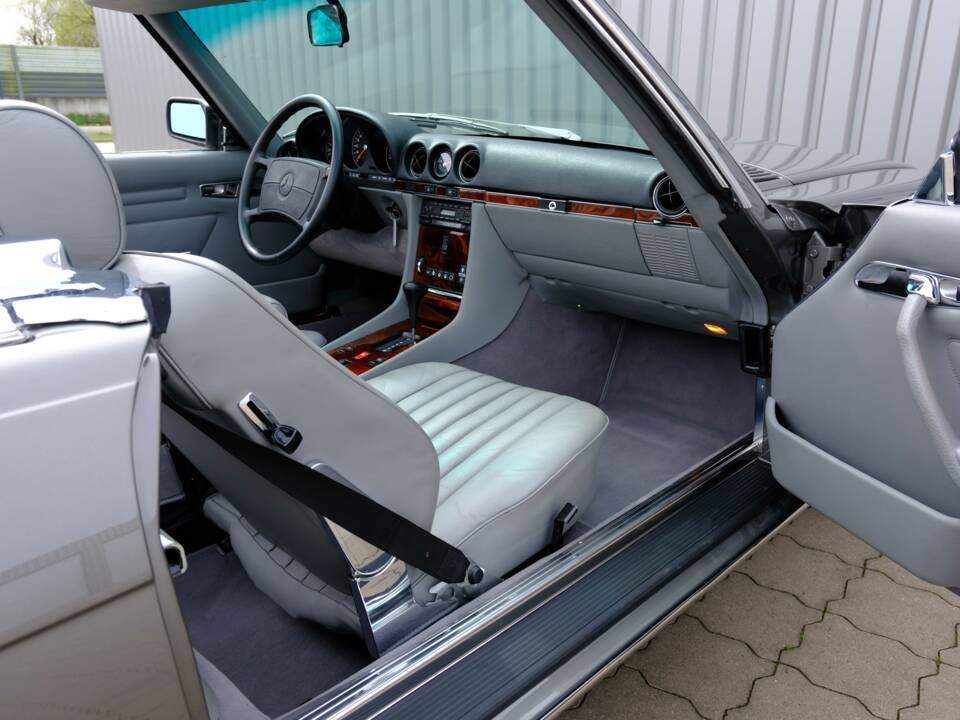 Image 80/97 de Mercedes-Benz 560 SL (1987)