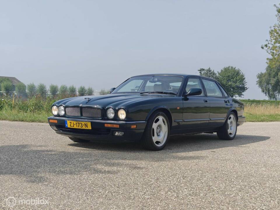Image 4/50 of Jaguar XJR 4.0 Supercharged (1996)
