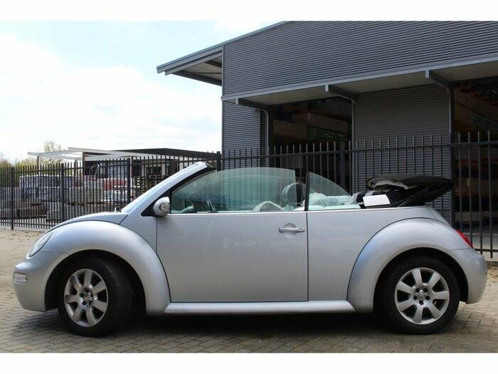 Image 6/7 of Volkswagen New Beetle 1.6 (2003)