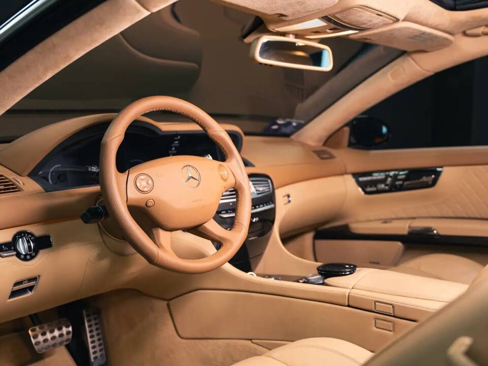 Image 34/40 of Mercedes-Benz CL 65 AMG (2008)