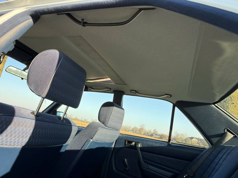 Bild 11/21 von Mercedes-Benz 190 E 1.8 (1990)