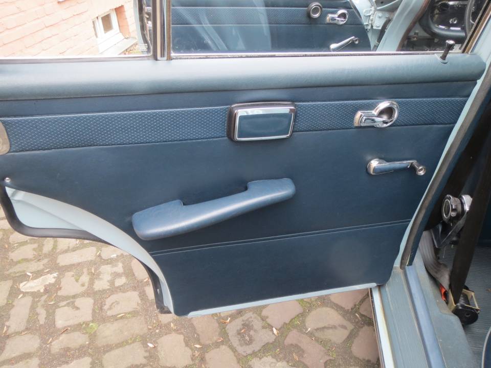 Imagen 17/25 de Mercedes-Benz 200 D (1966)
