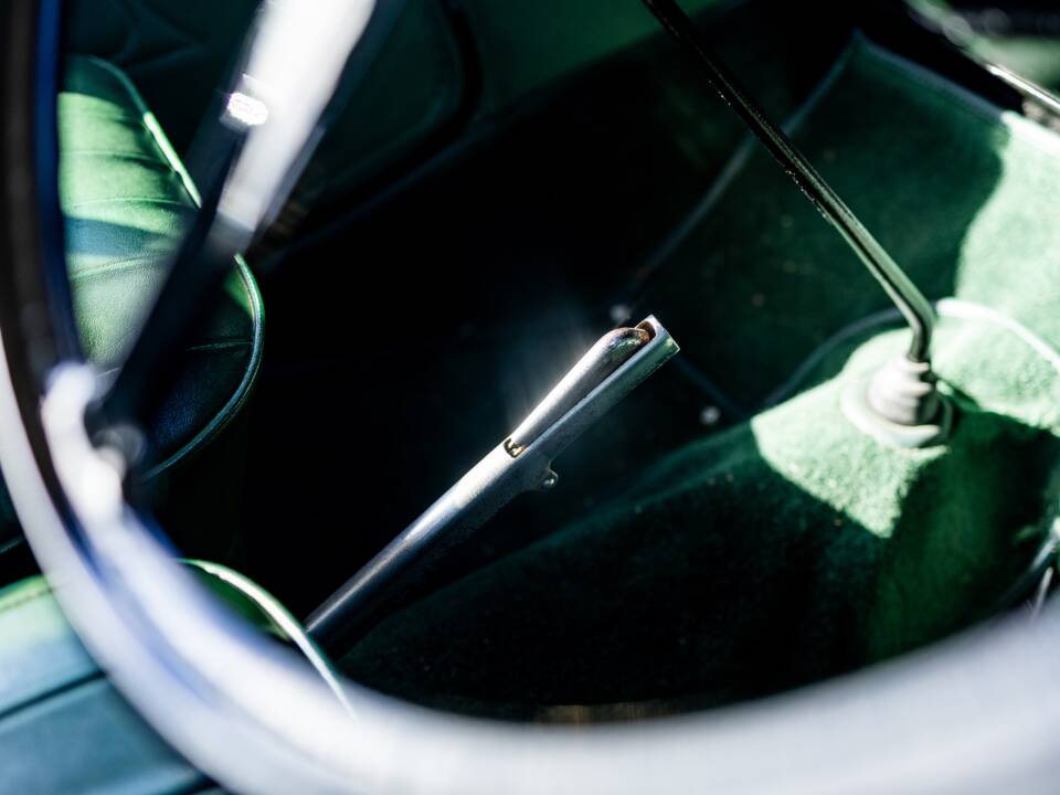 Image 43/50 of Morris Eight (1937)