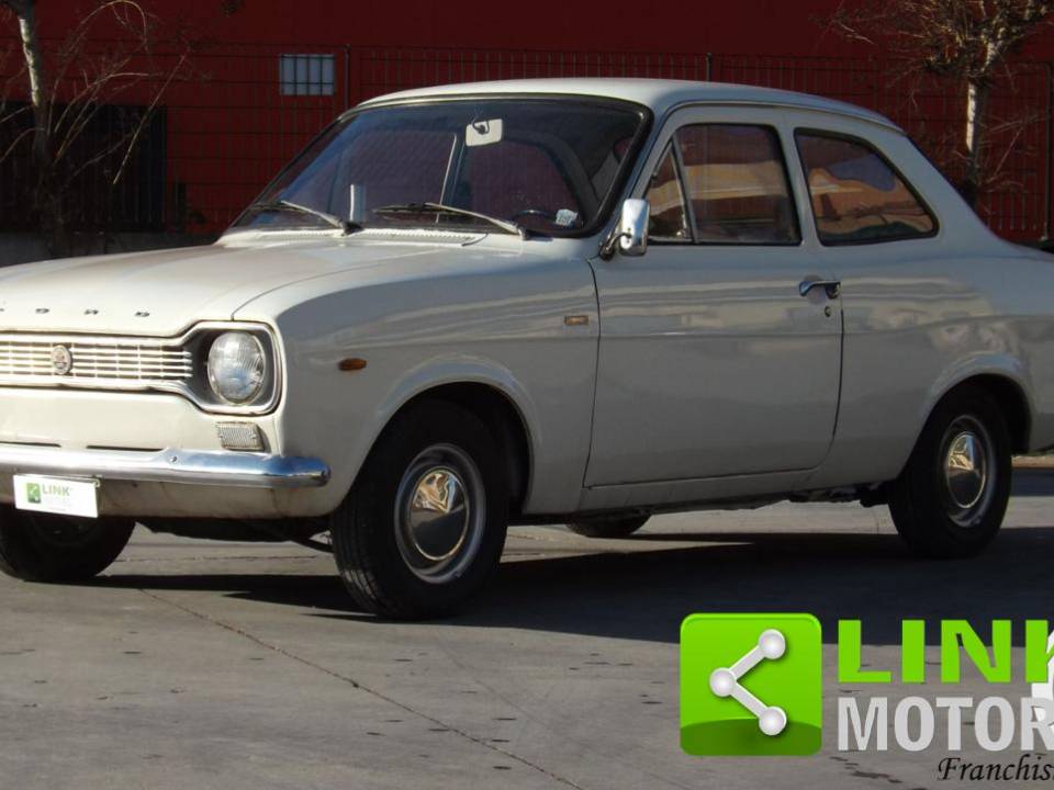 Image 2/10 of Ford Escort 1300L (1971)