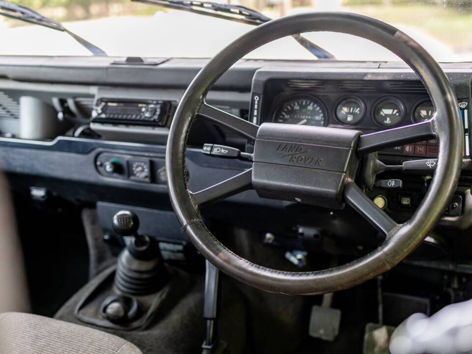 Image 37/50 of Land Rover 110 (1988)