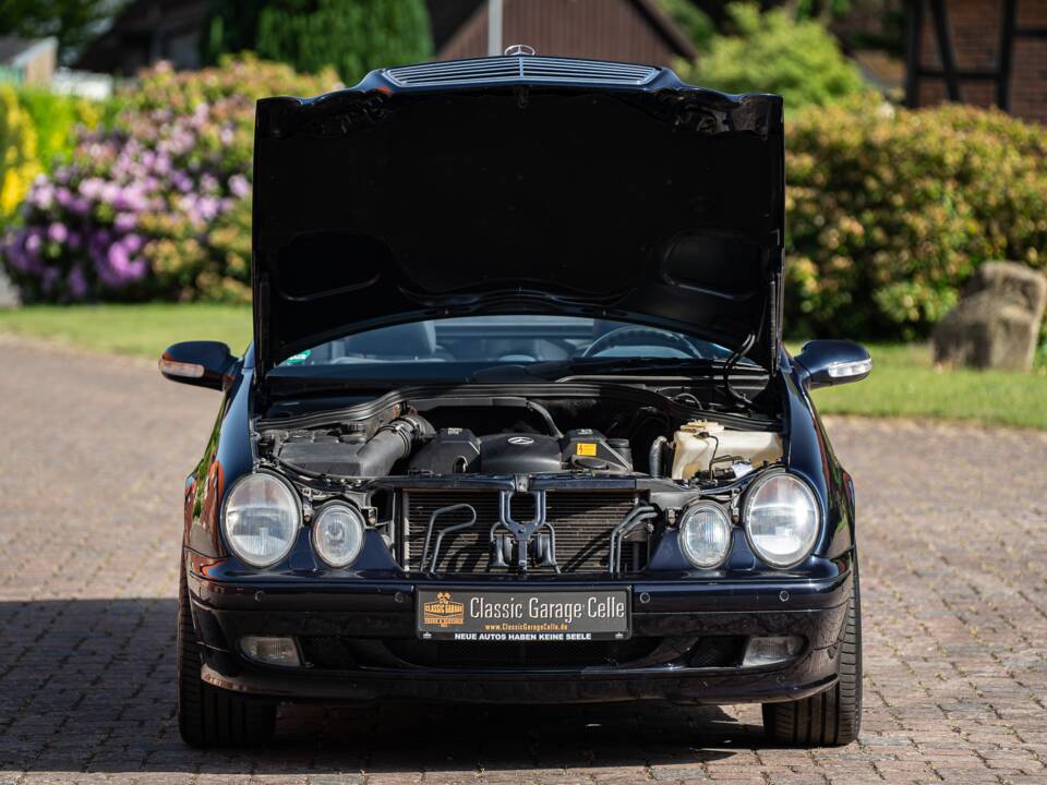 Bild 10/61 von Mercedes-Benz CLK 320 (2002)