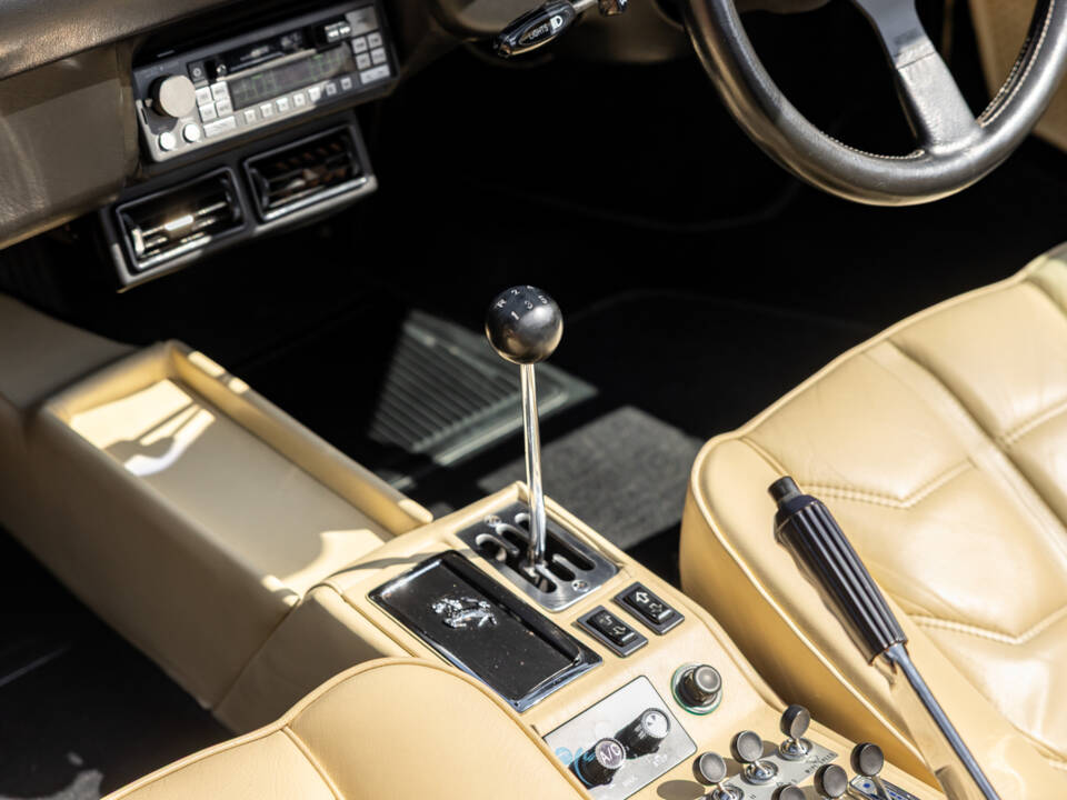 Image 15/80 of Ferrari 308 GTSi Quattrovalvole (1985)