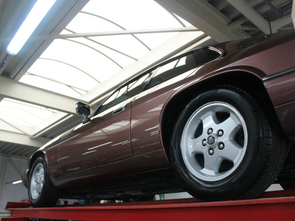 Image 12/50 of Jaguar XJS 4.0 (1994)