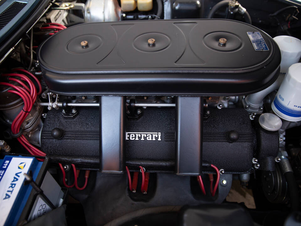 Image 16/40 of Ferrari 365 GT 2+2 (1969)