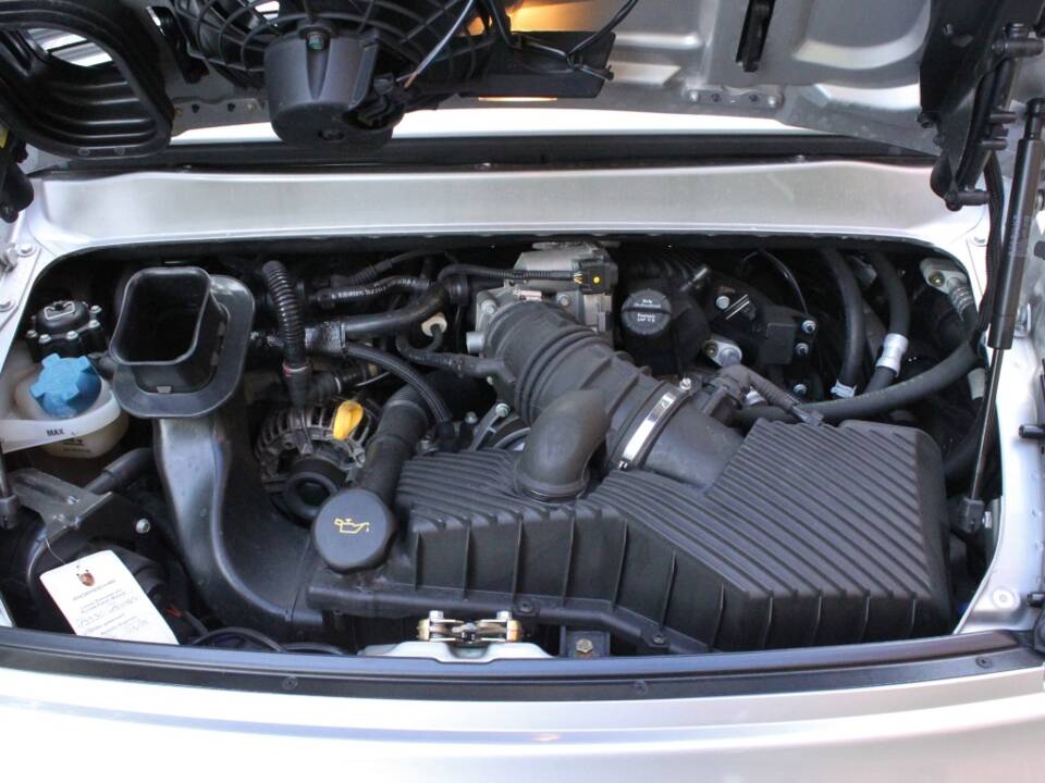 Bild 8/17 von Porsche 911 Carrera 4 (2004)