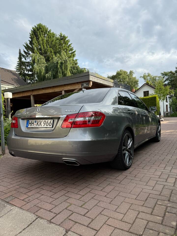 Image 6/14 de Mercedes-Benz E 500 4MATIC (2009)