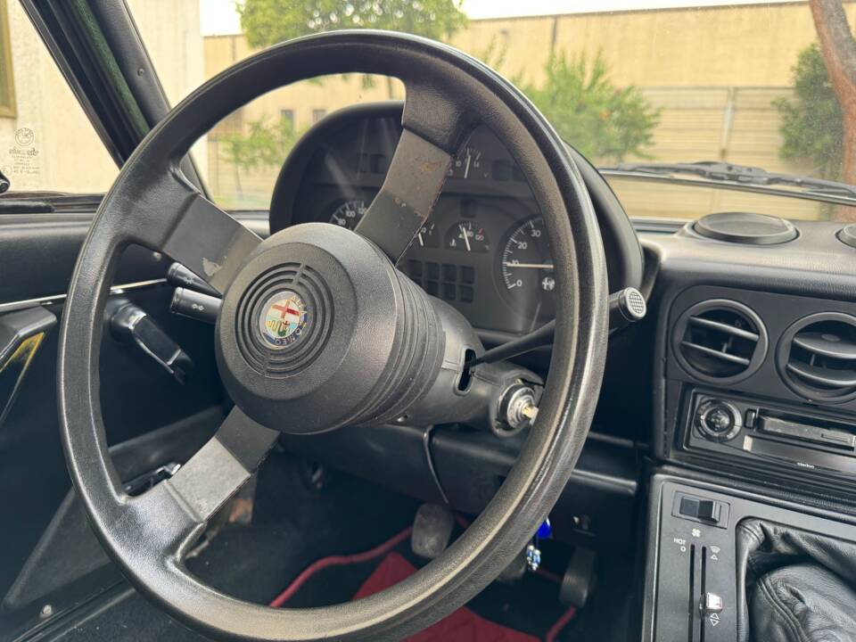 Bild 37/68 von Alfa Romeo 1.6 Spider (1988)