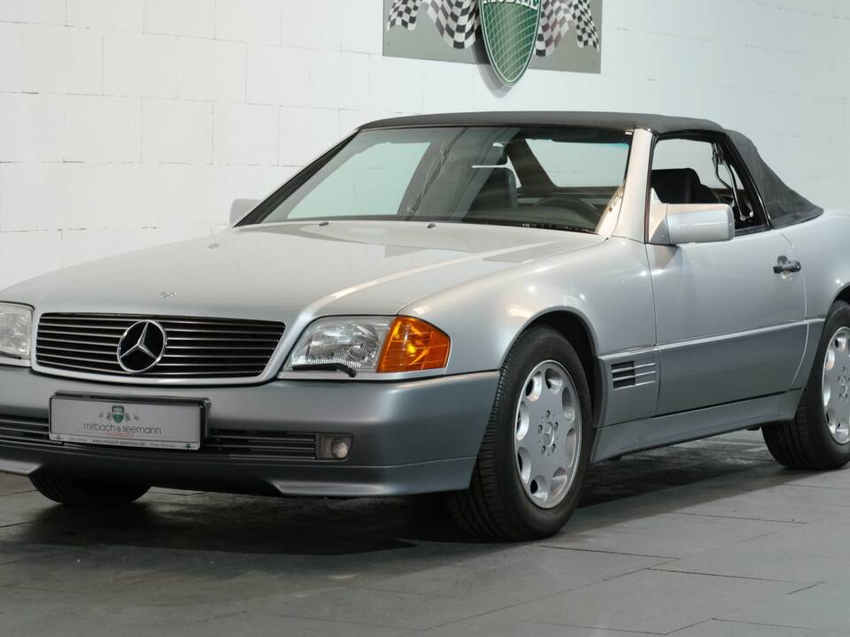Image 30/51 of Mercedes-Benz 500 SL (1992)
